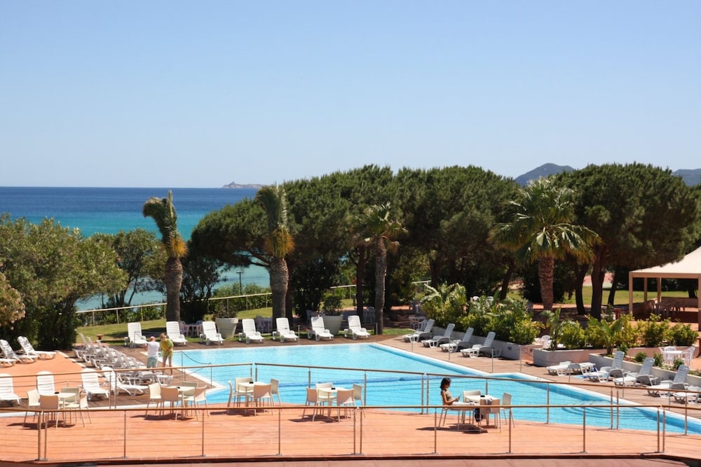 Free Beach Club 19/42