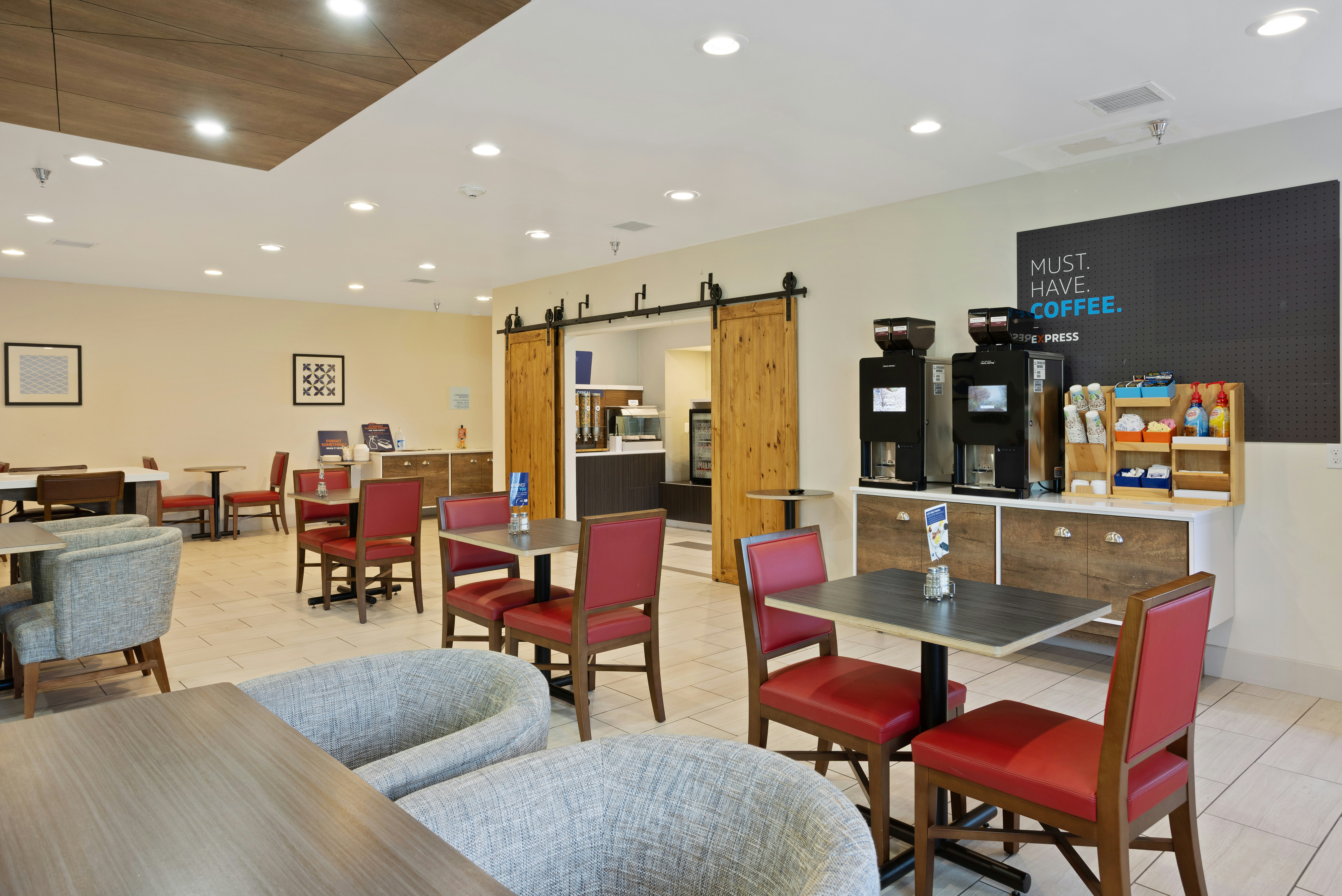 Holiday Inn Express & Suites Torrington 60/78
