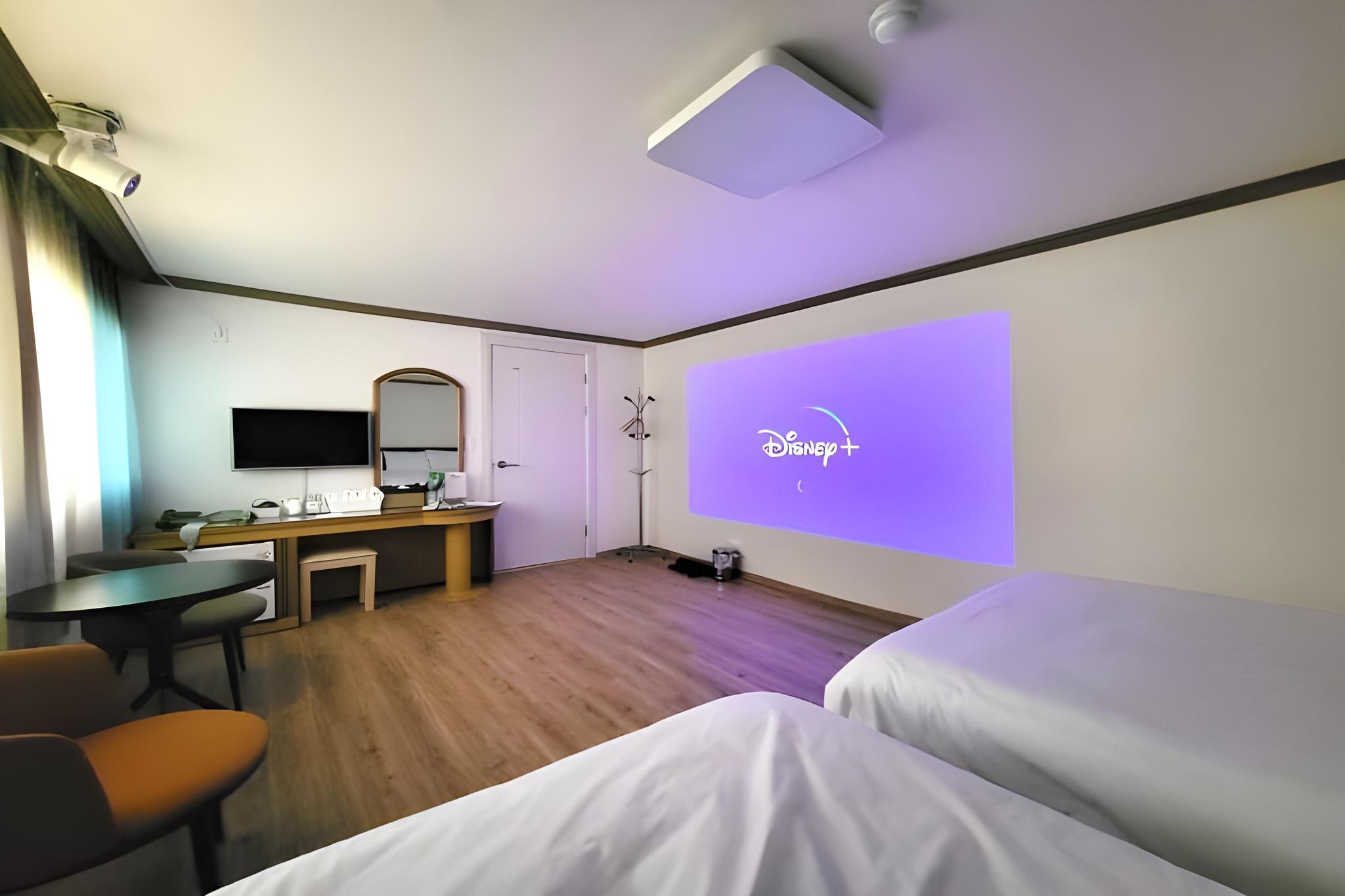 Cinema, Family, Twin Beds