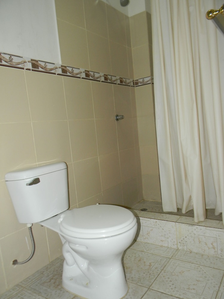 RIO GUAYAS HOTEL 6/30