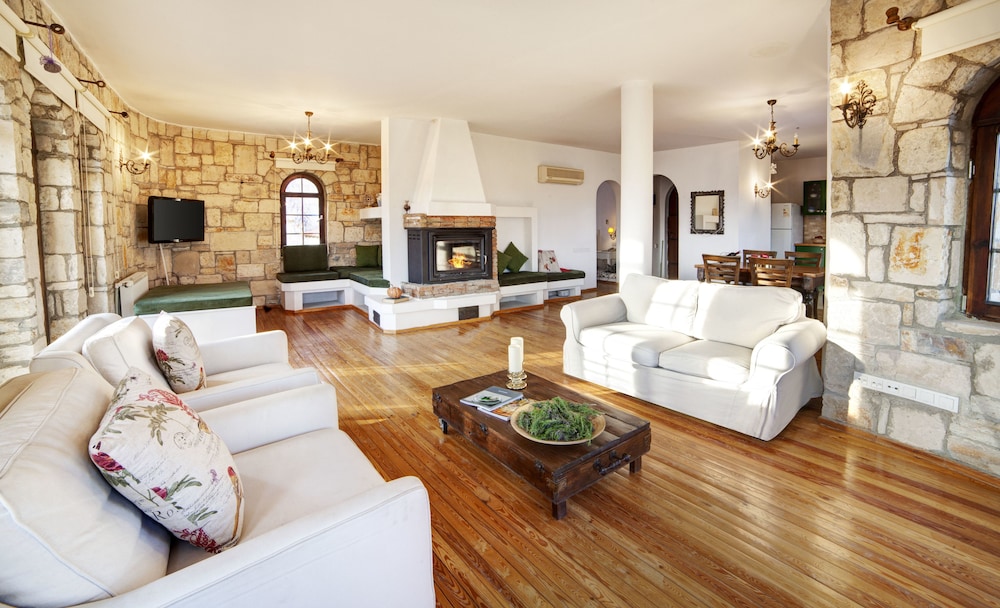 Vinifera Vineyards Hotel 28/50