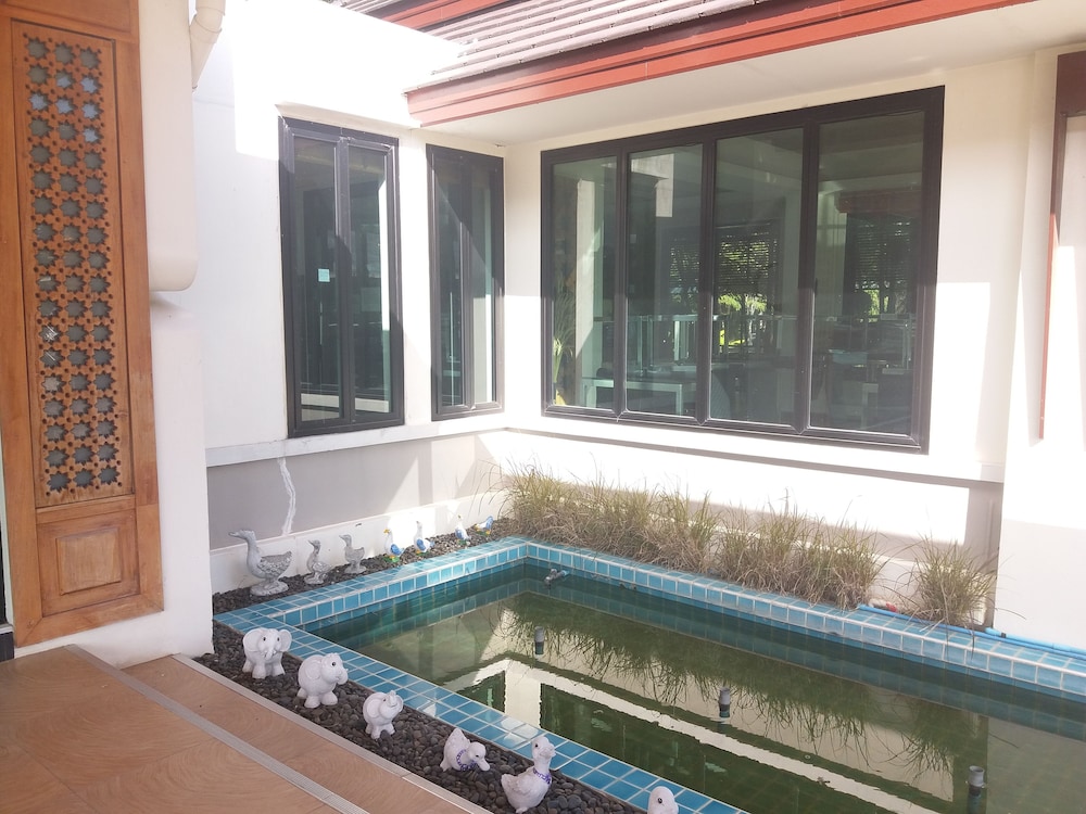 Grand Lopburi Hotel 12/30