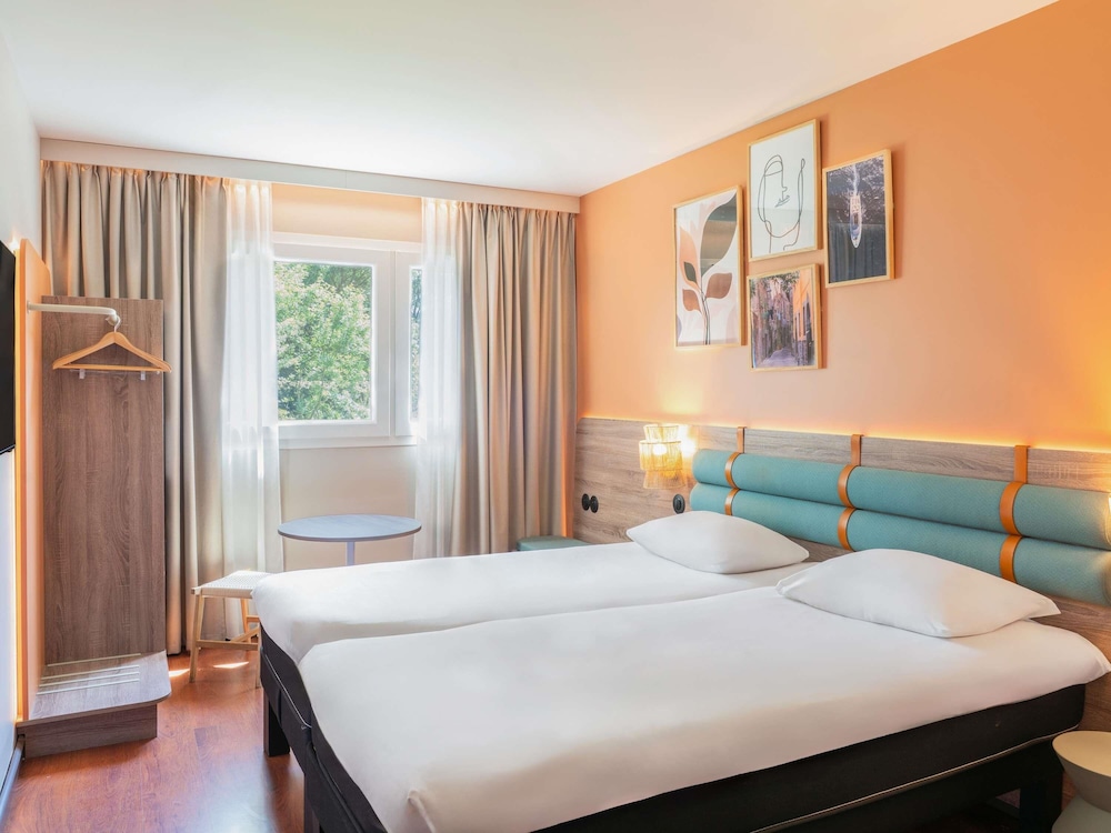 Ibis Golfe De Saint Tropez 18/69