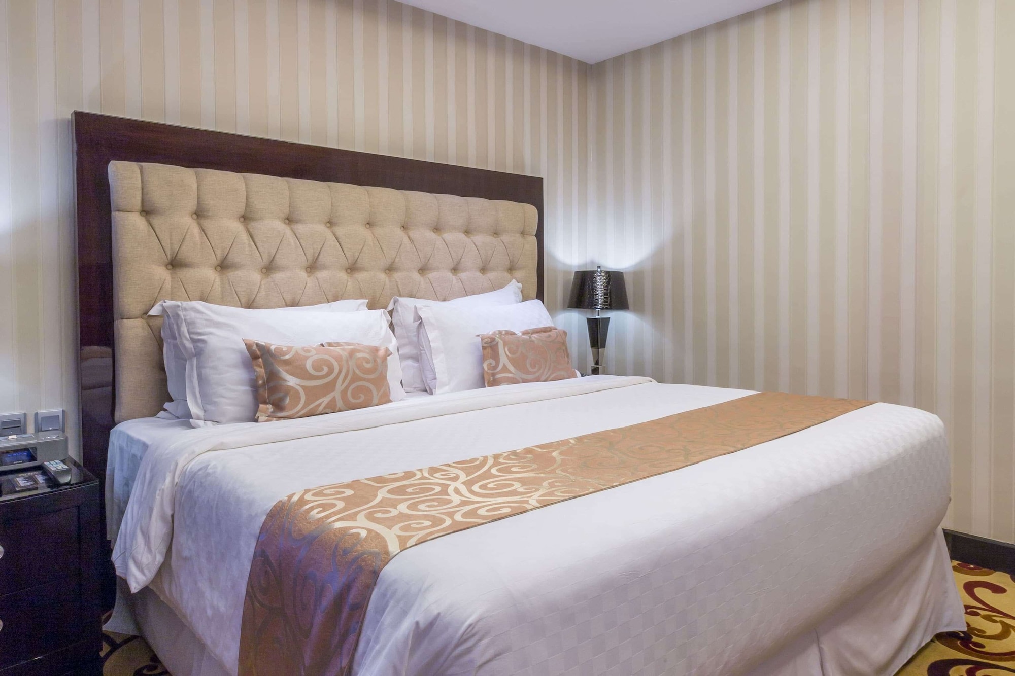 Deluxe, King Bed, Accessible, Wyndham Surabaya City Centre 5/10