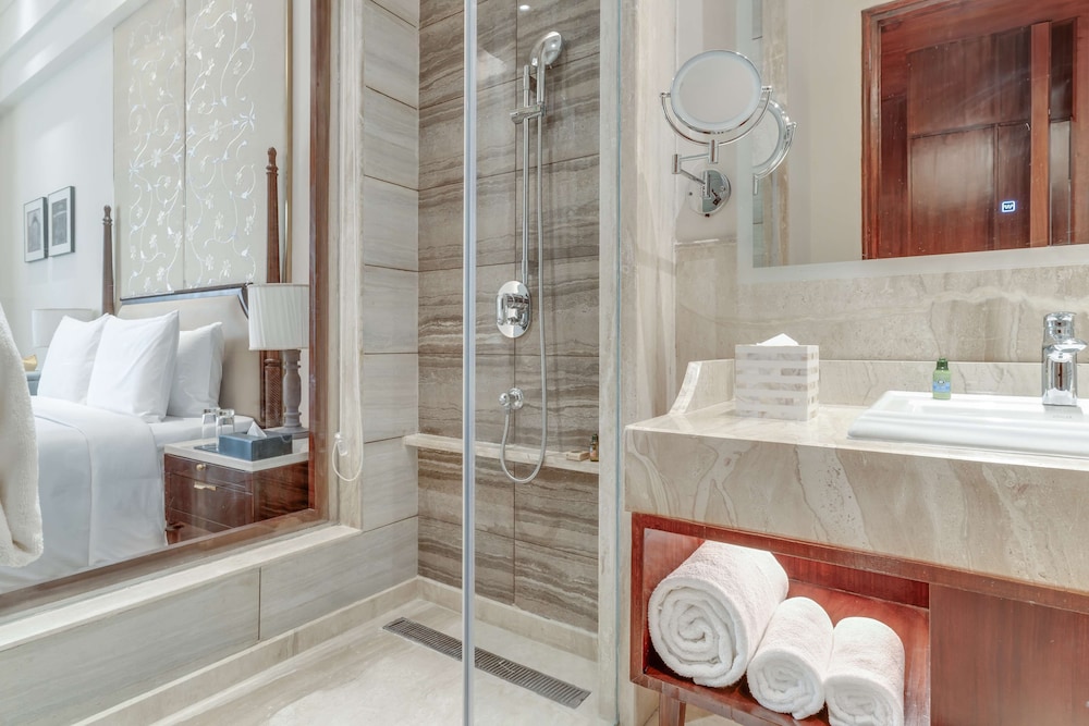 Radisson Collection Hotel & Spa, Riverfront Srinagar 49/50