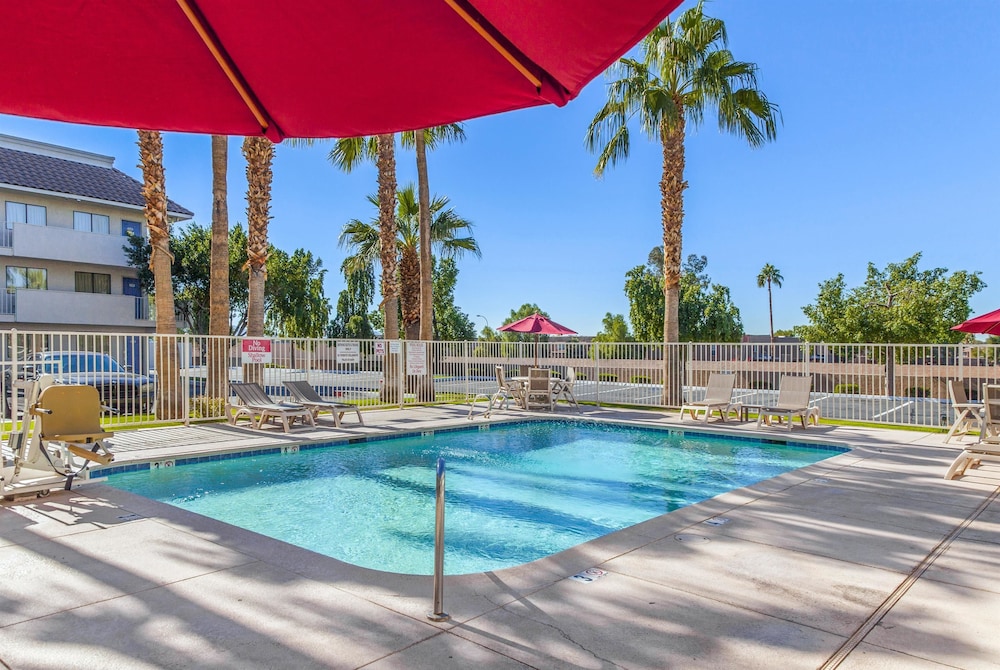 Motel6 Phoenix, AZ - West 8/45