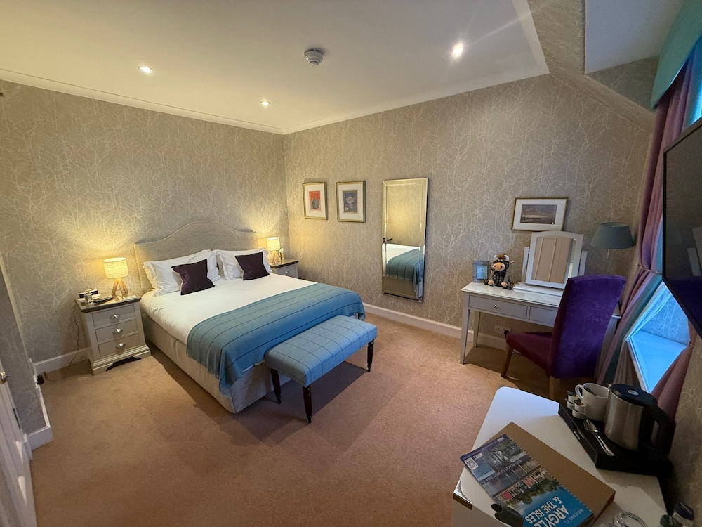 AIRDS HOTEL 12/50