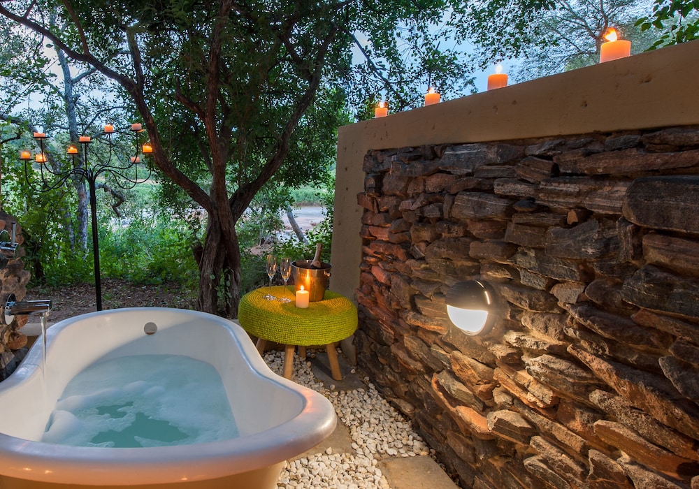 Pondoro Game Lodge 2/66