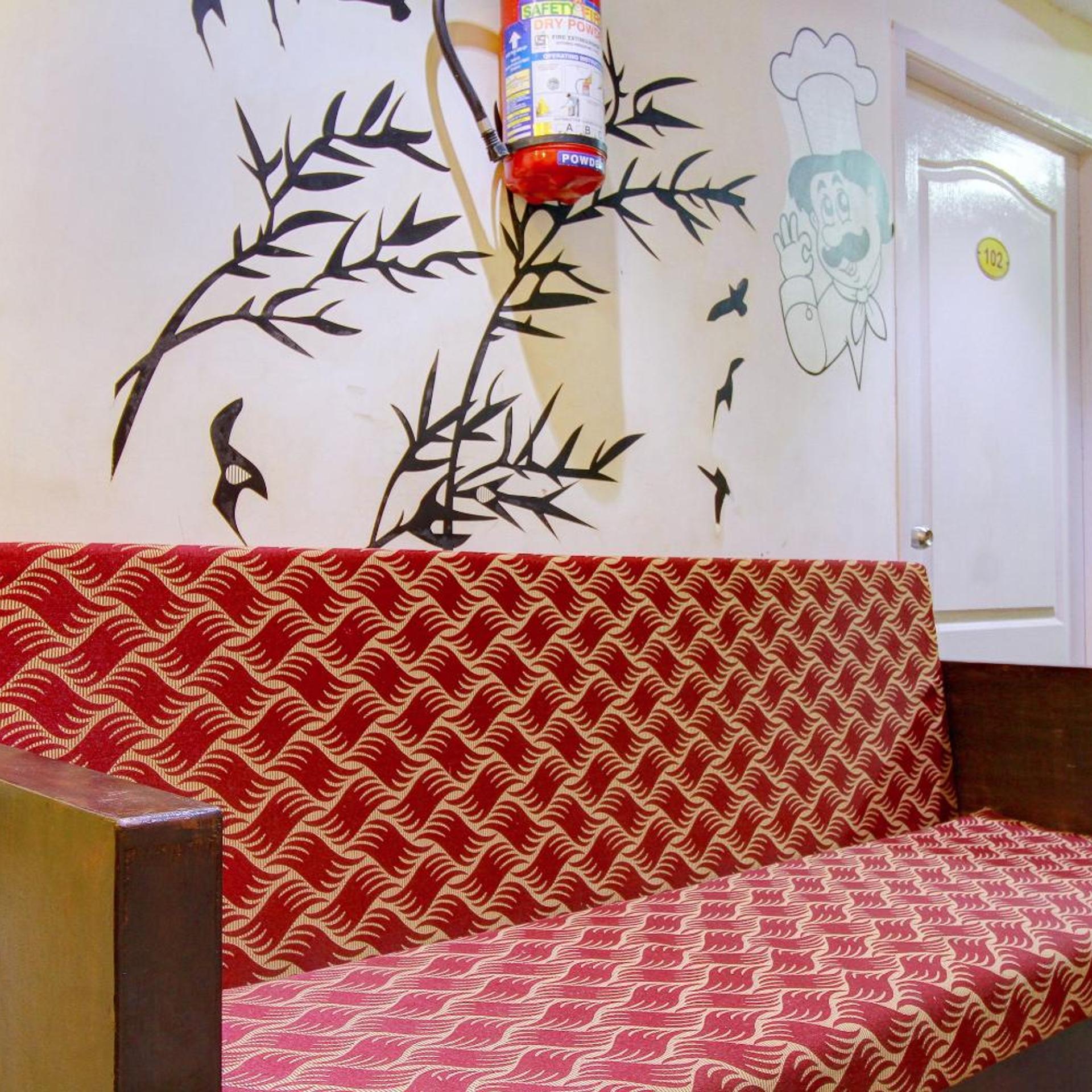 Oyo 4584 India Gate 8/54