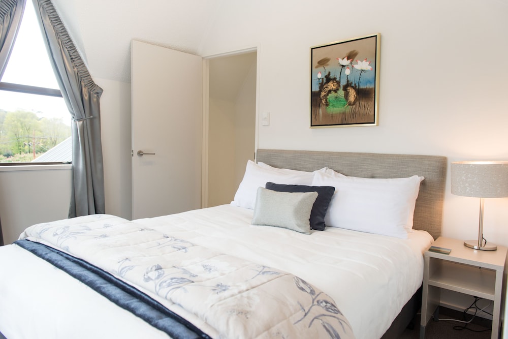 2 BEDROOMS, APARTMENT, KING AND QUEEN BED