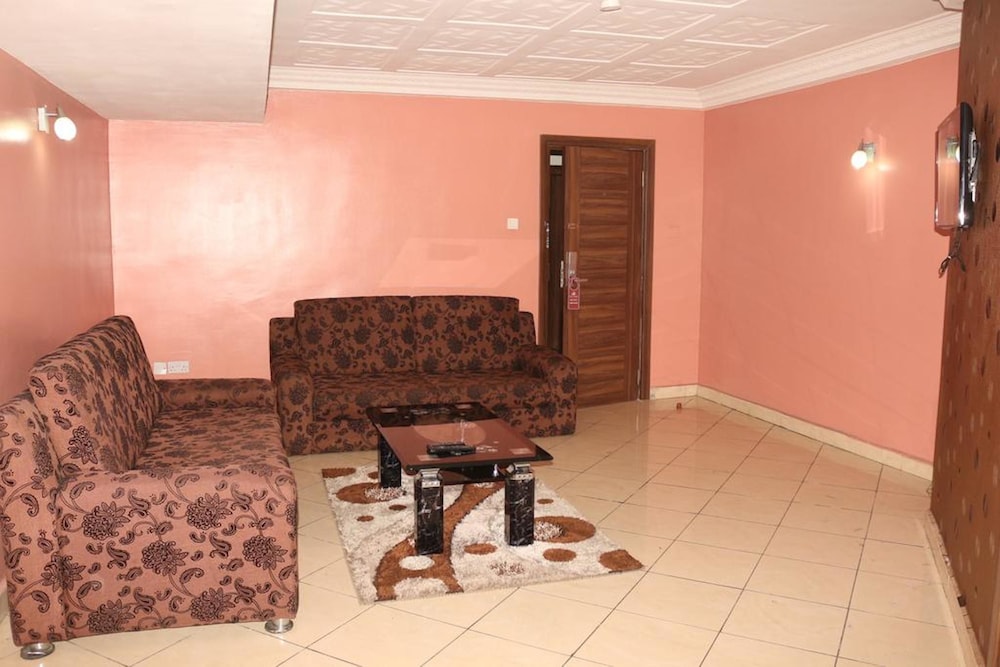 Royal Charlin Hotel And Suites 15/24