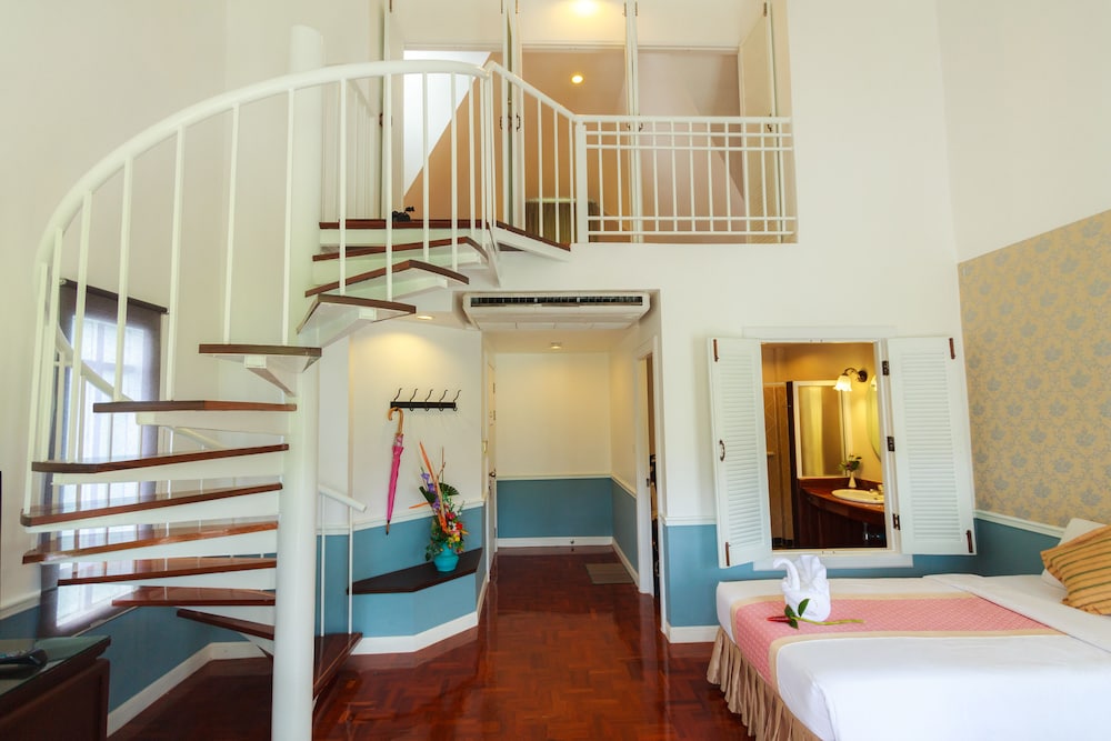 Brookside Valley Resort 54/77
