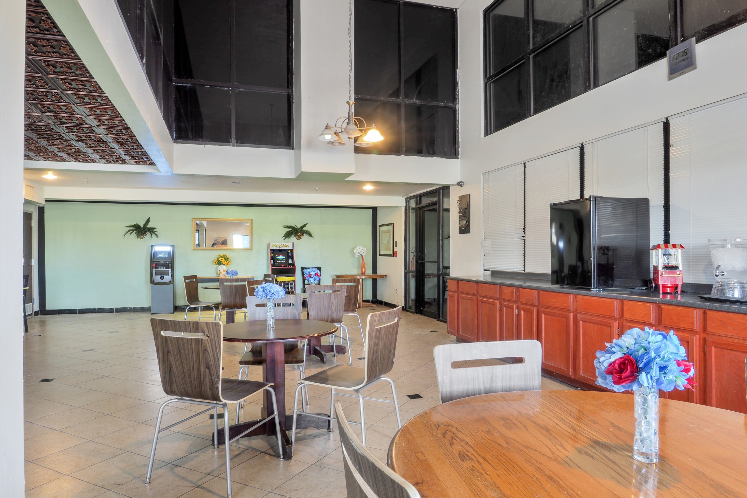 Lonestar Inn Suites, Erick OK Hwy 40 10/16