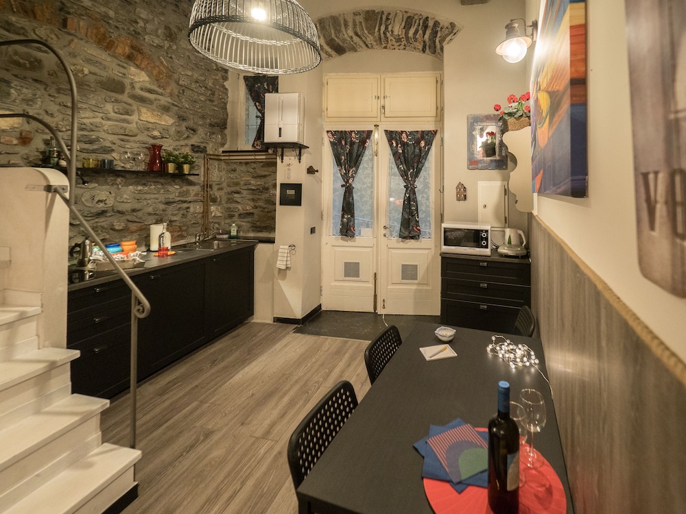 Petrella's Point Studio 20/28