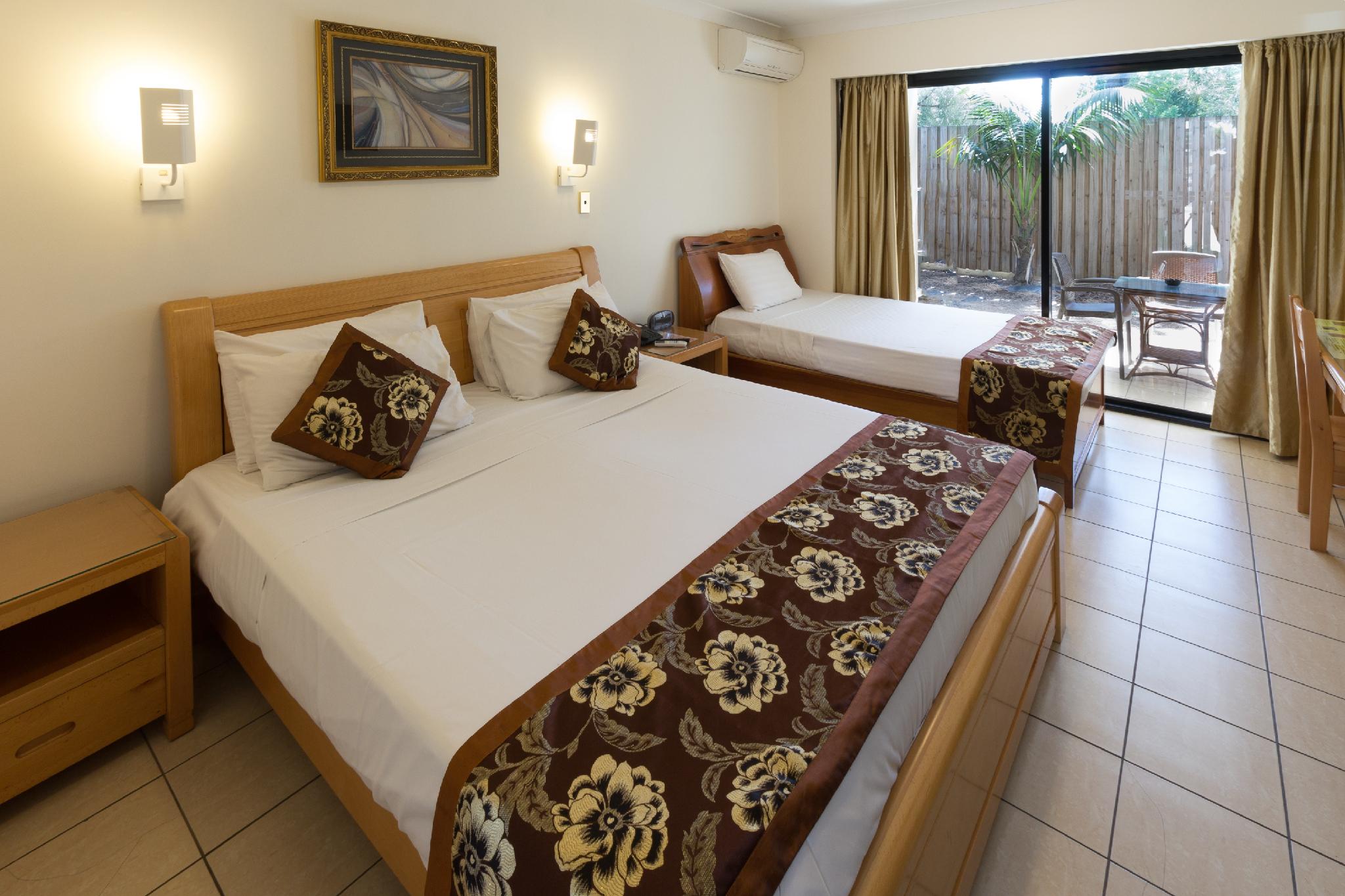 Room, Single, 2 King Beds