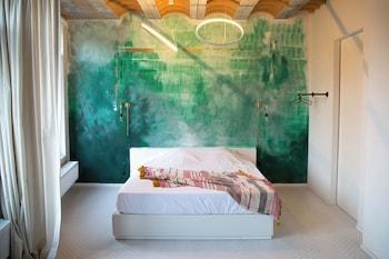 City, Apartment, King Bed