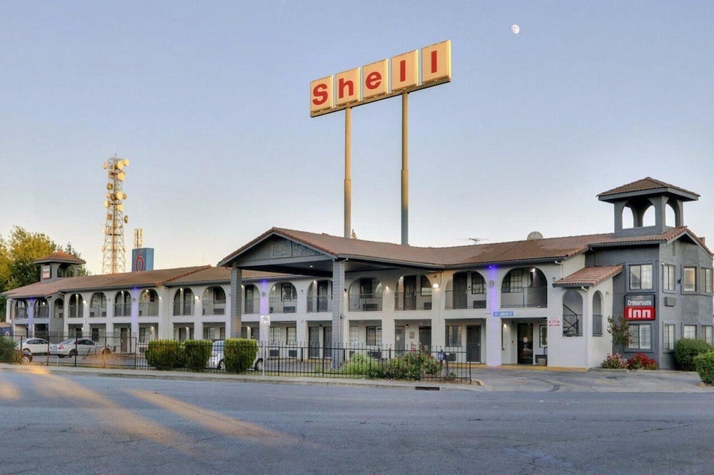 Crossroads Inn 4/39