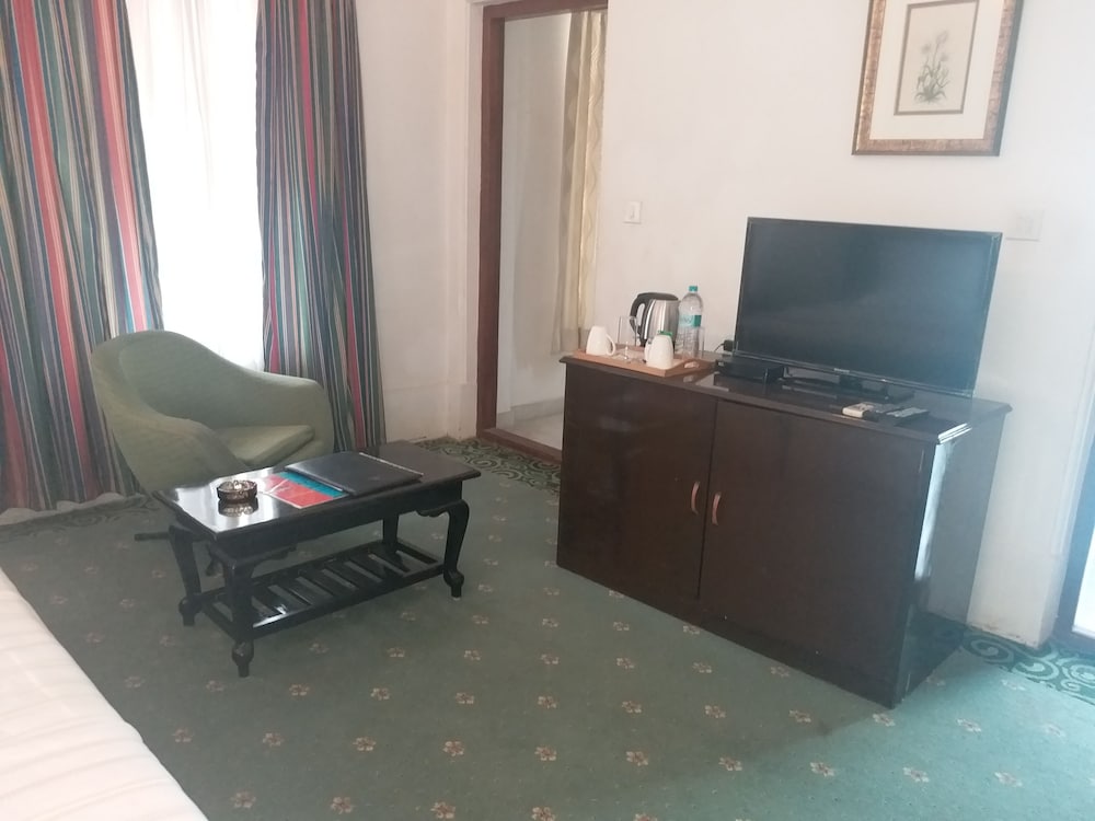 Jayamahal Palace Hotel 46/68