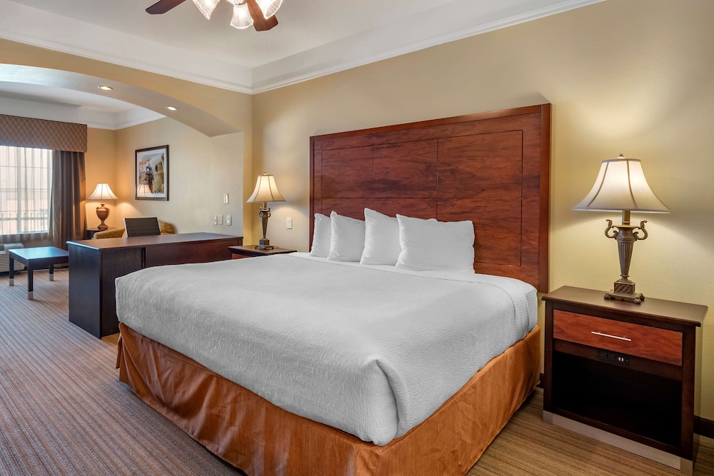 Best Western Plus Monica Royale Inn & Suites 6/31