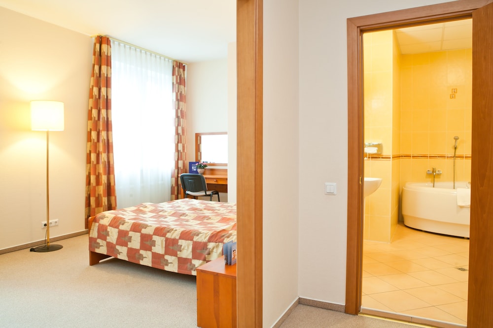 KOLONNA HOTEL BRIGITA 47/48