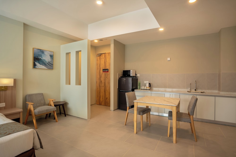 Zenith Suites Cameron 59/68