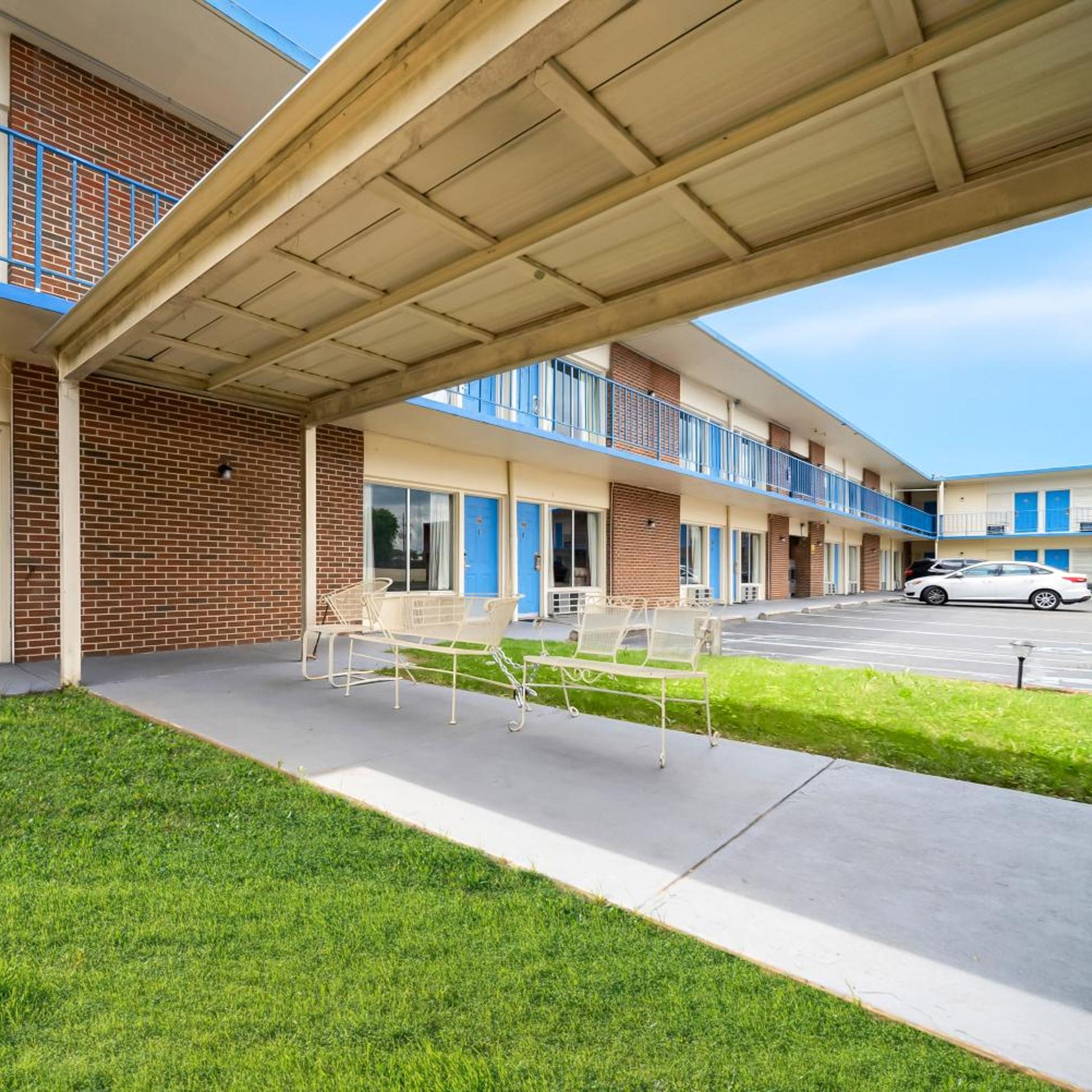 Capitol Inn and Suites 28/32