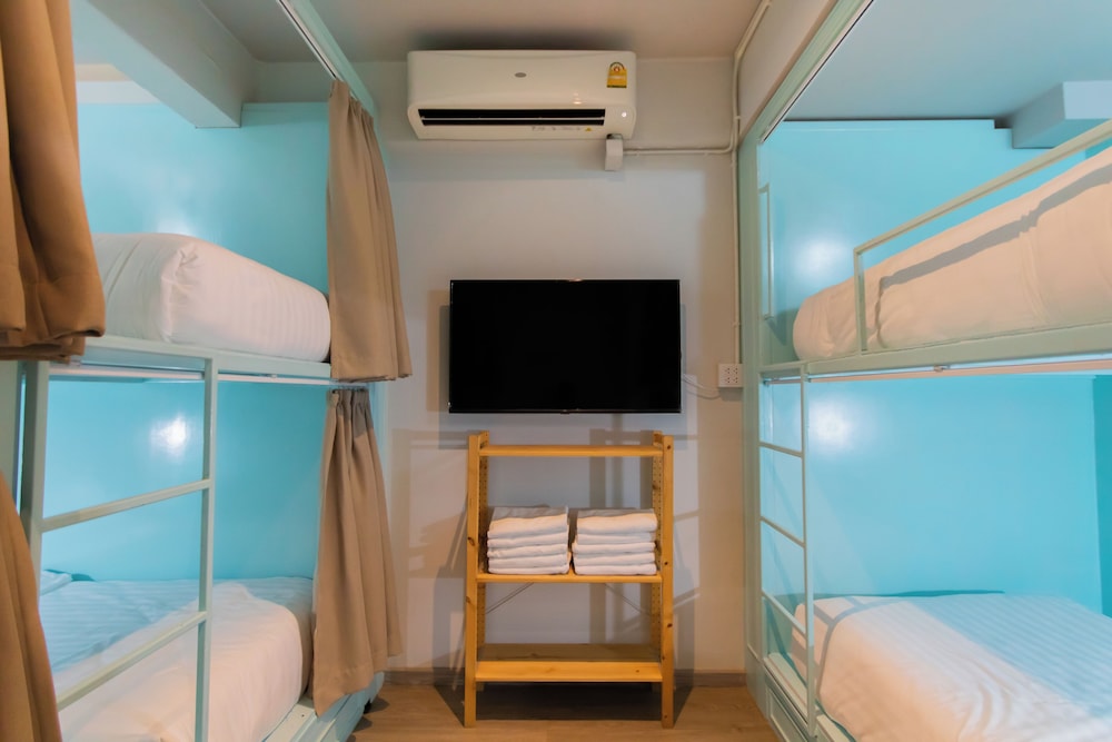 PRIVATE, MIXED DORM, 5 BEDS