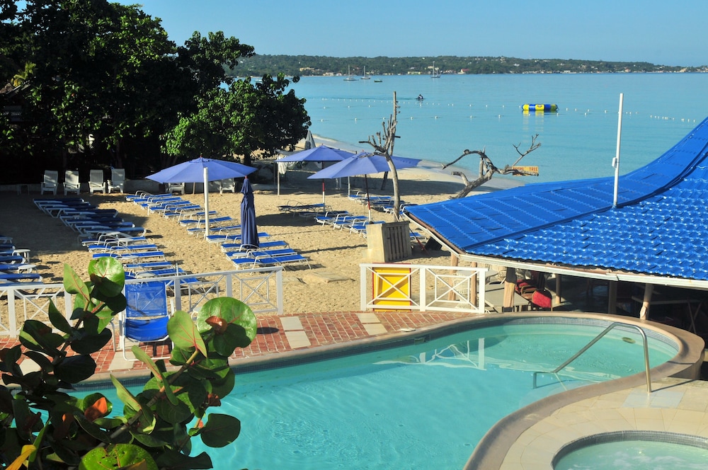 Negril Tree House Resort 36/69