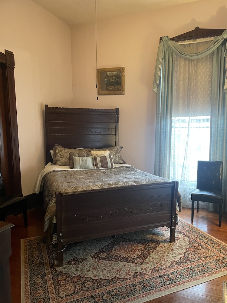 Grand Gables Inn Bed & Breakfast 14/38