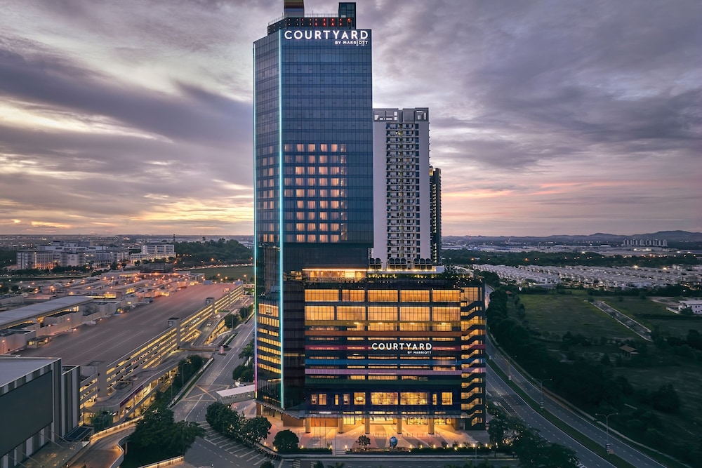 Courtyard Setia Alam 4/60