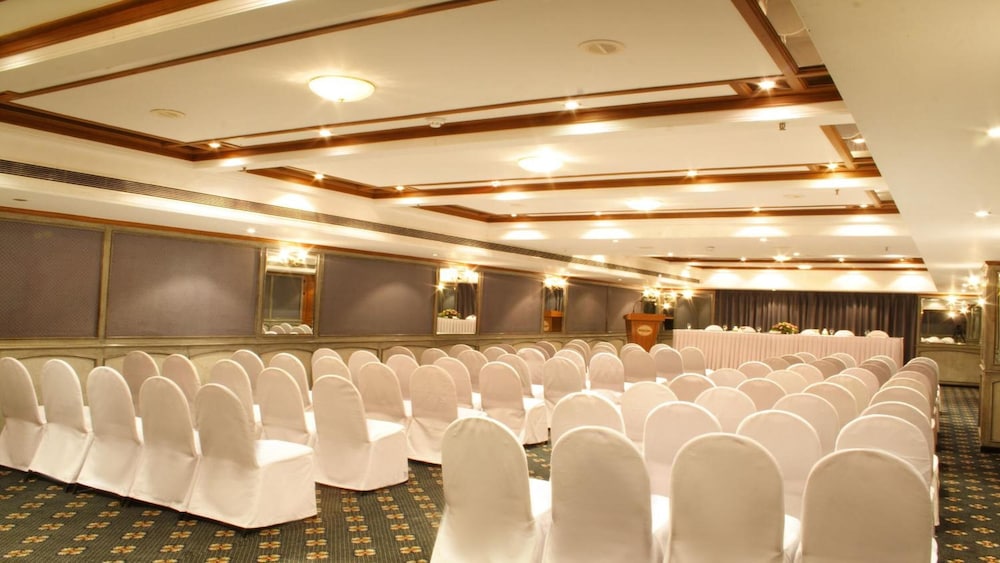 Aditya Park A Sarovar Portico Hotel 45/48