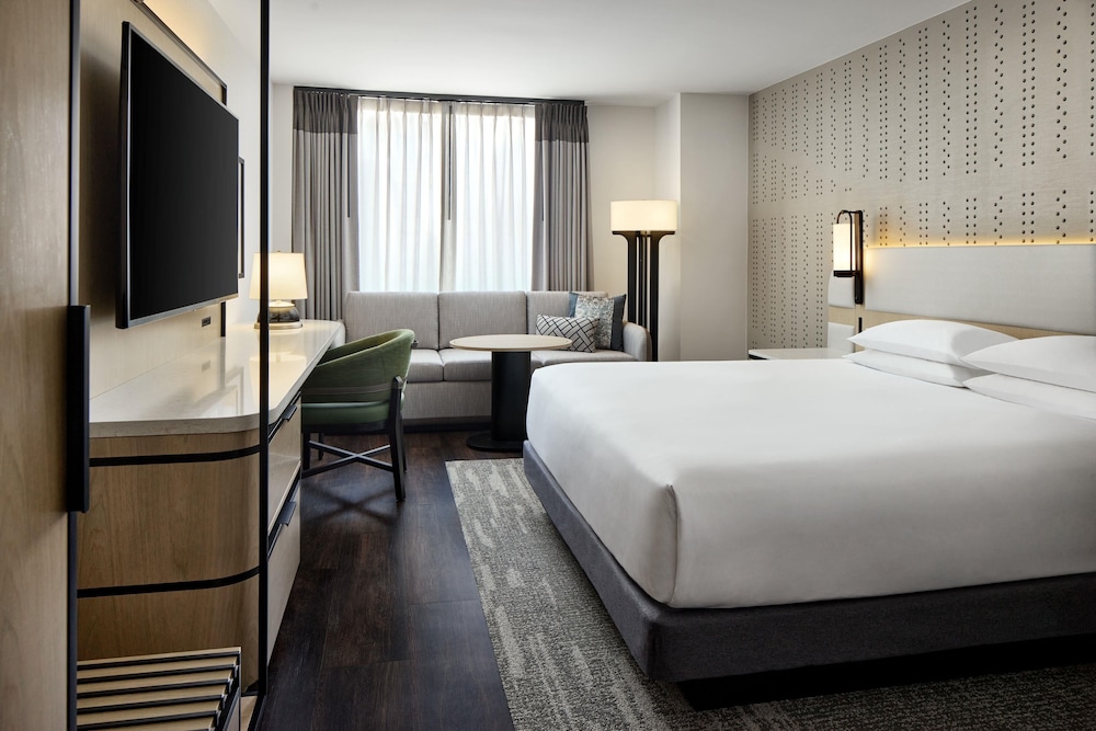 ROOM, KING BED, SOFA, HIGH FLOOR