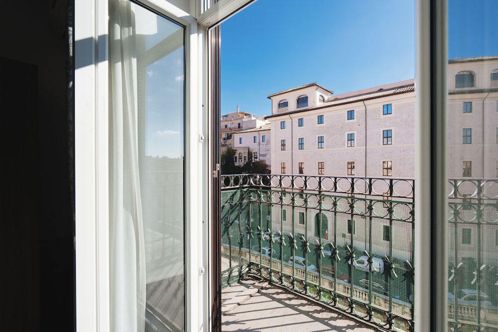 Adas Hotel 7/80