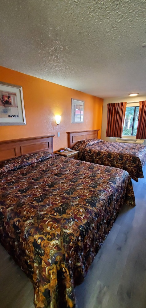 Anaheim National Inn 16/72
