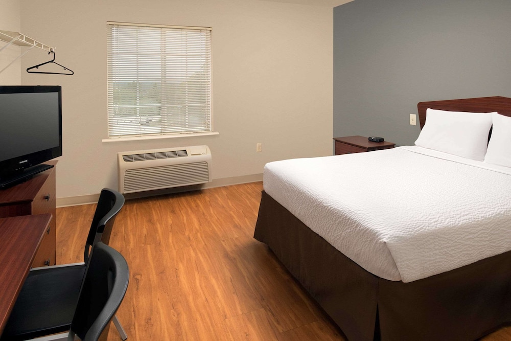 WoodSpring Suites Kansas City Liberty 19/37