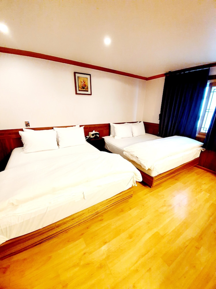 Uneed Hotel 13/60