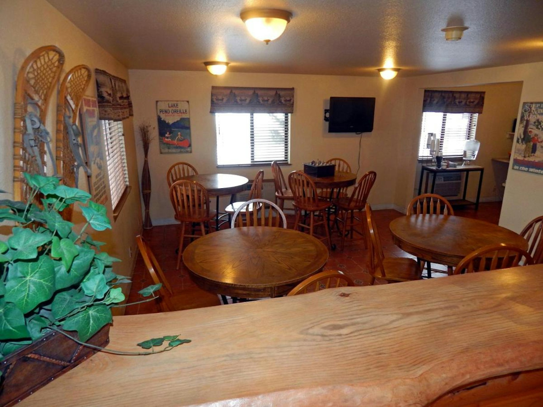 FAIRBRIDGE INN & SUITES - SANDPOINT 12/14