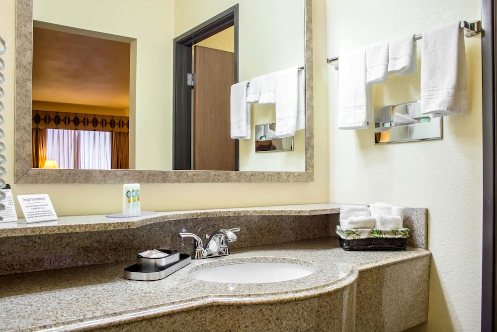 Quality Inn Wickenburg, AZ 21/38