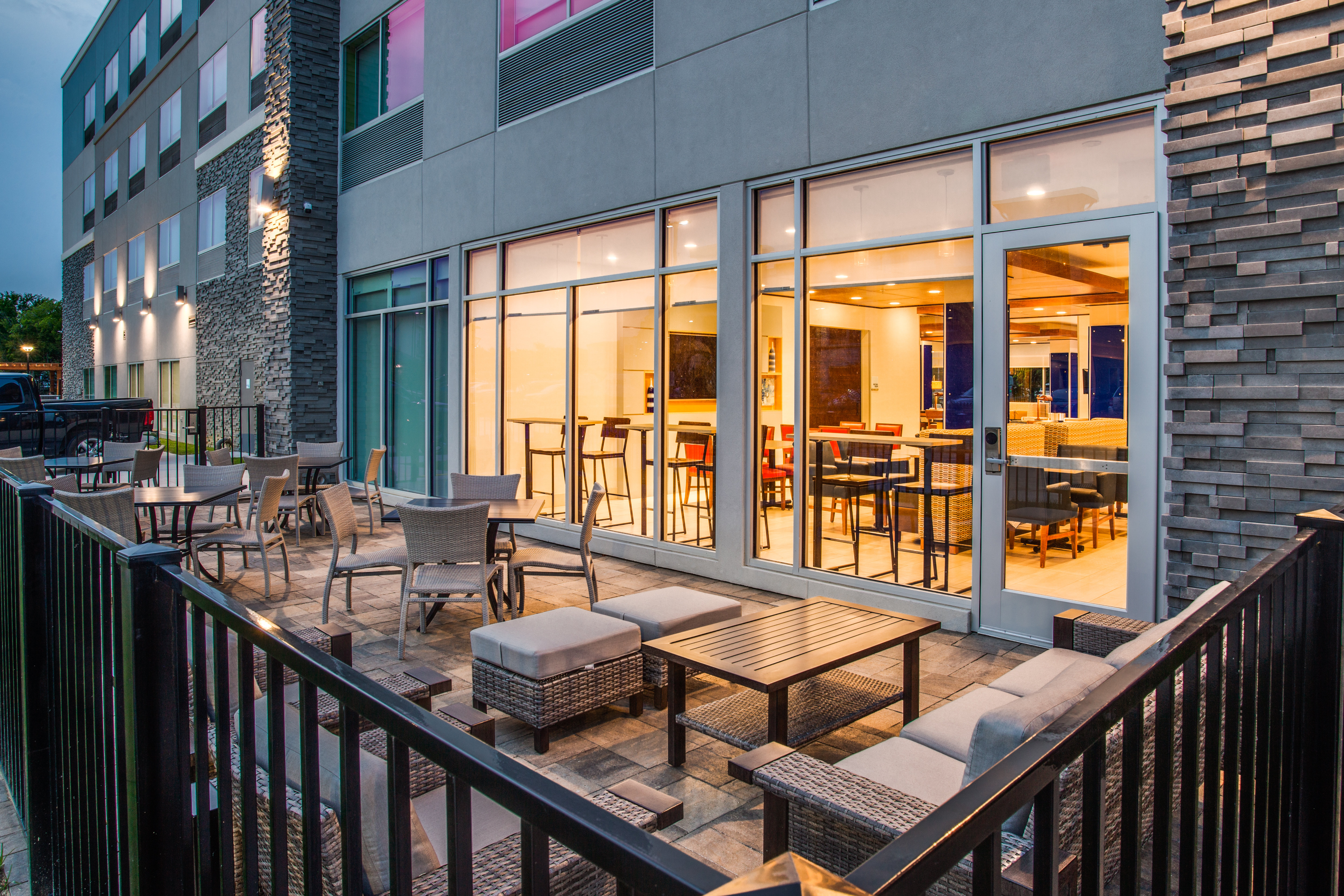 Holiday Inn Express and Suites Denton South 8/71