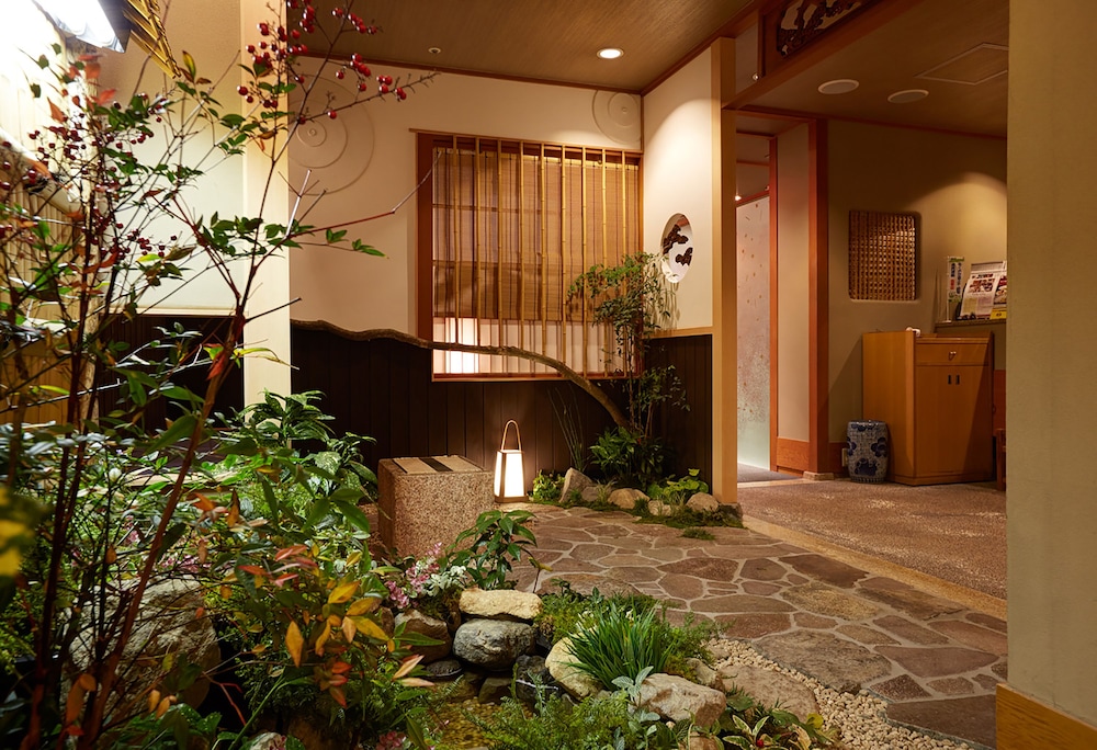Nishitetsu Grand 7/85
