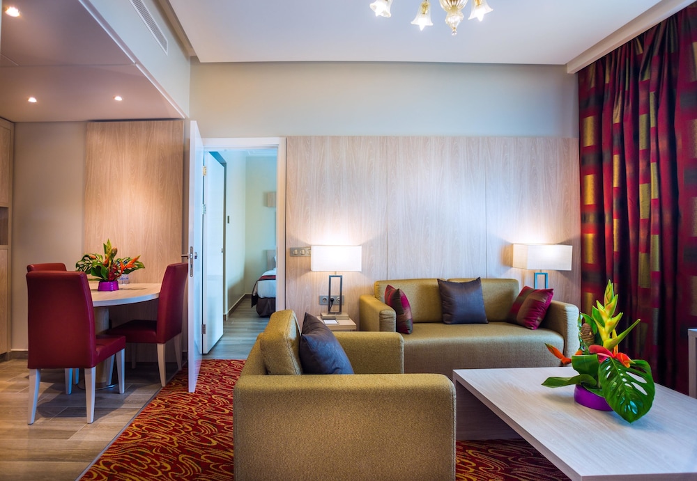 Golden Tulip Le Diplomate Cotonou 50/72