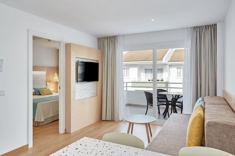 Universal Aparthotel Elisa 40/81