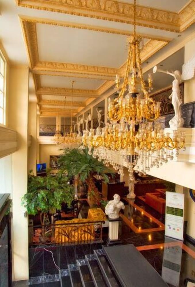 Golden Boutique Hotel Melawai 9/48