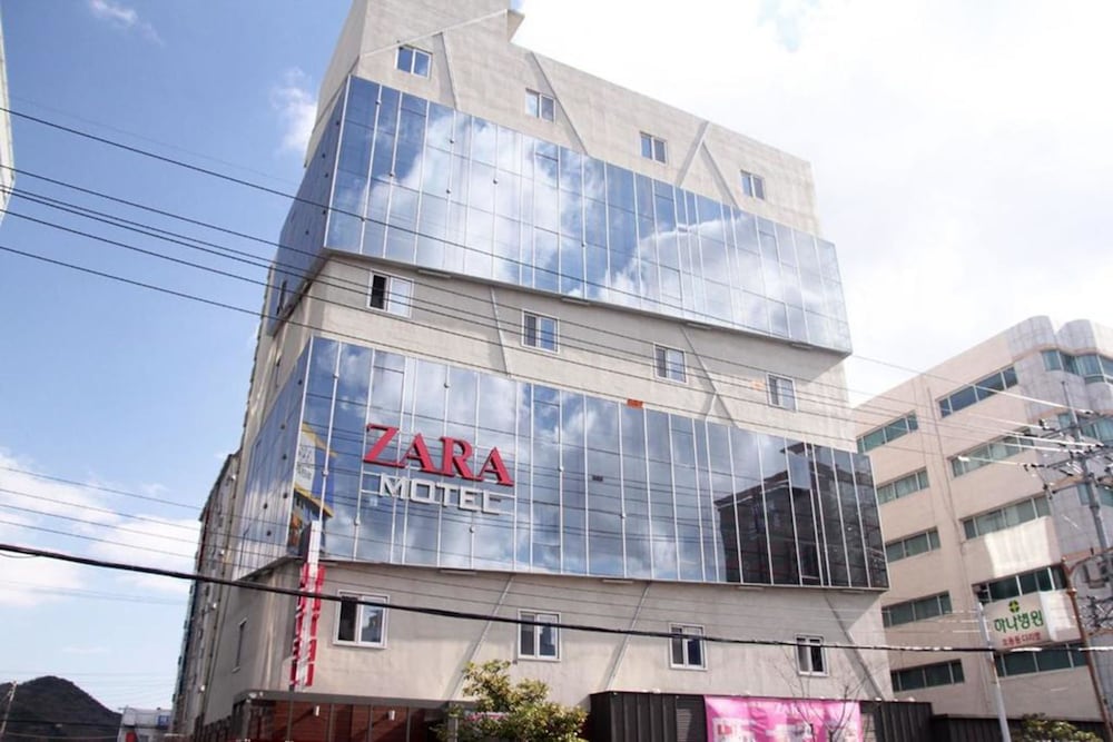Zara Motel 5/68