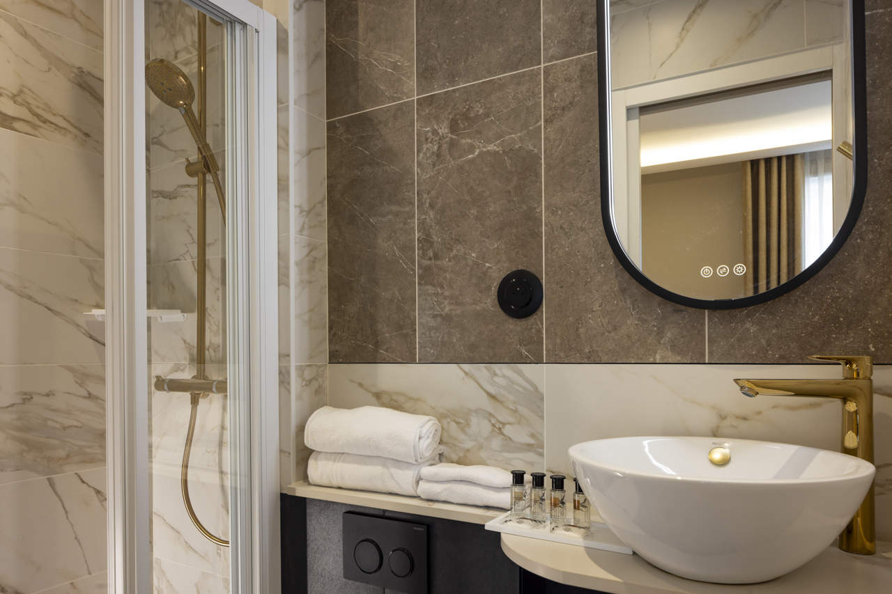 Hotel Mondial 94/100