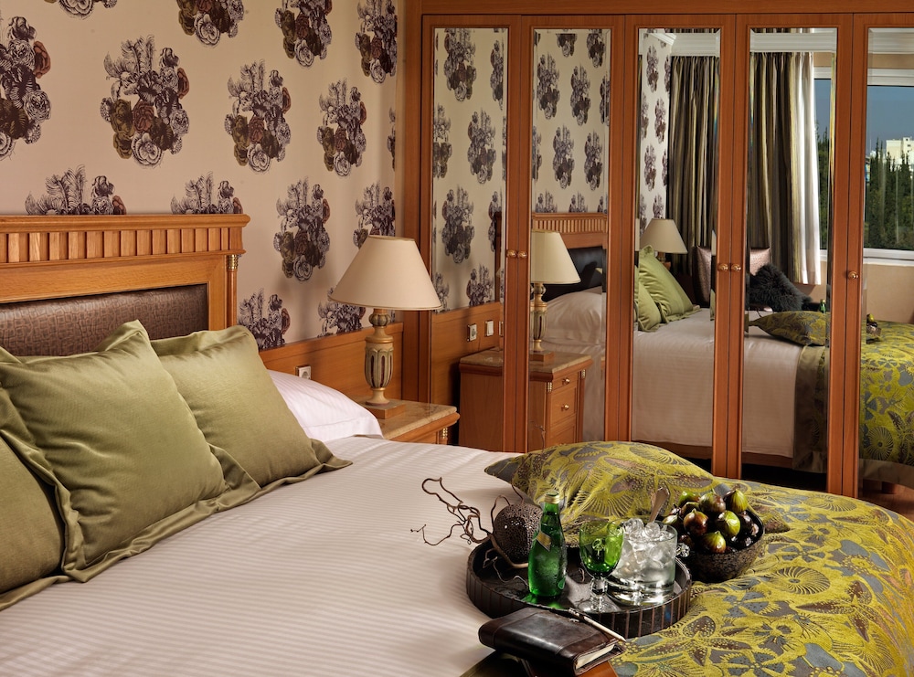 Divani Caravel Hotel 31/87