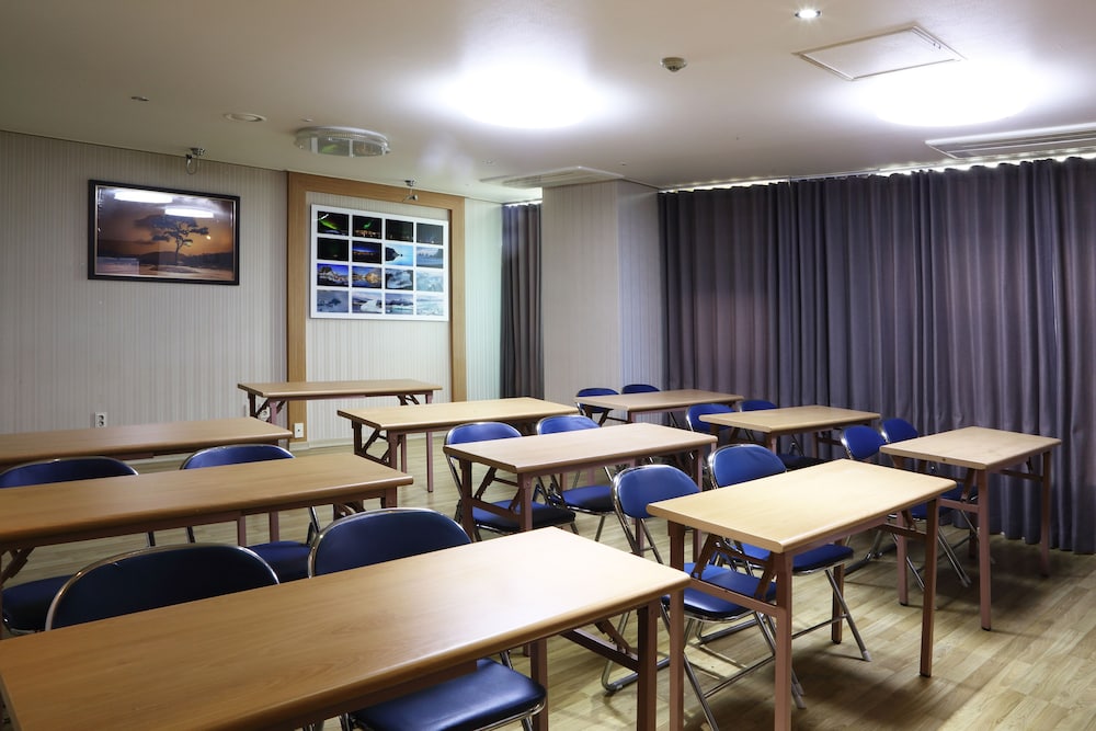The Hotel Yeong Jong 35/50