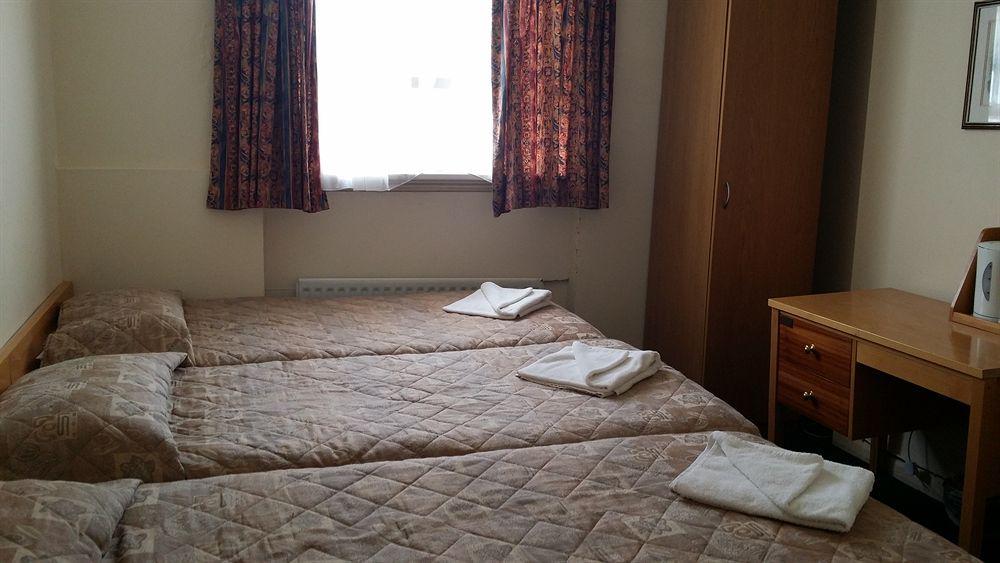 Palace Court Hotel 3/20