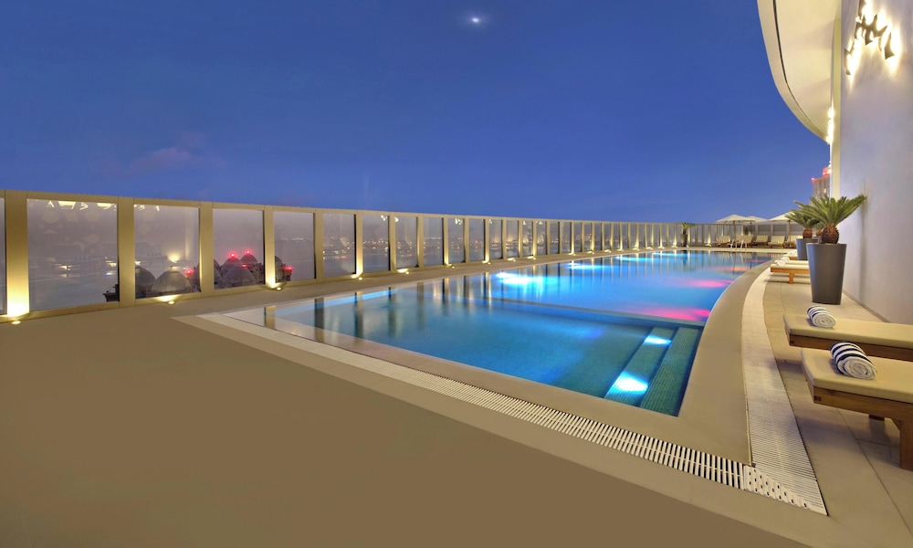 THE CURVE HOTEL 33/74