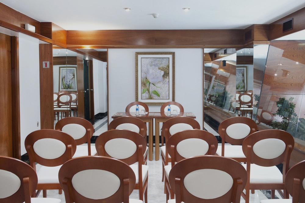 Acacia Suite 32/41
